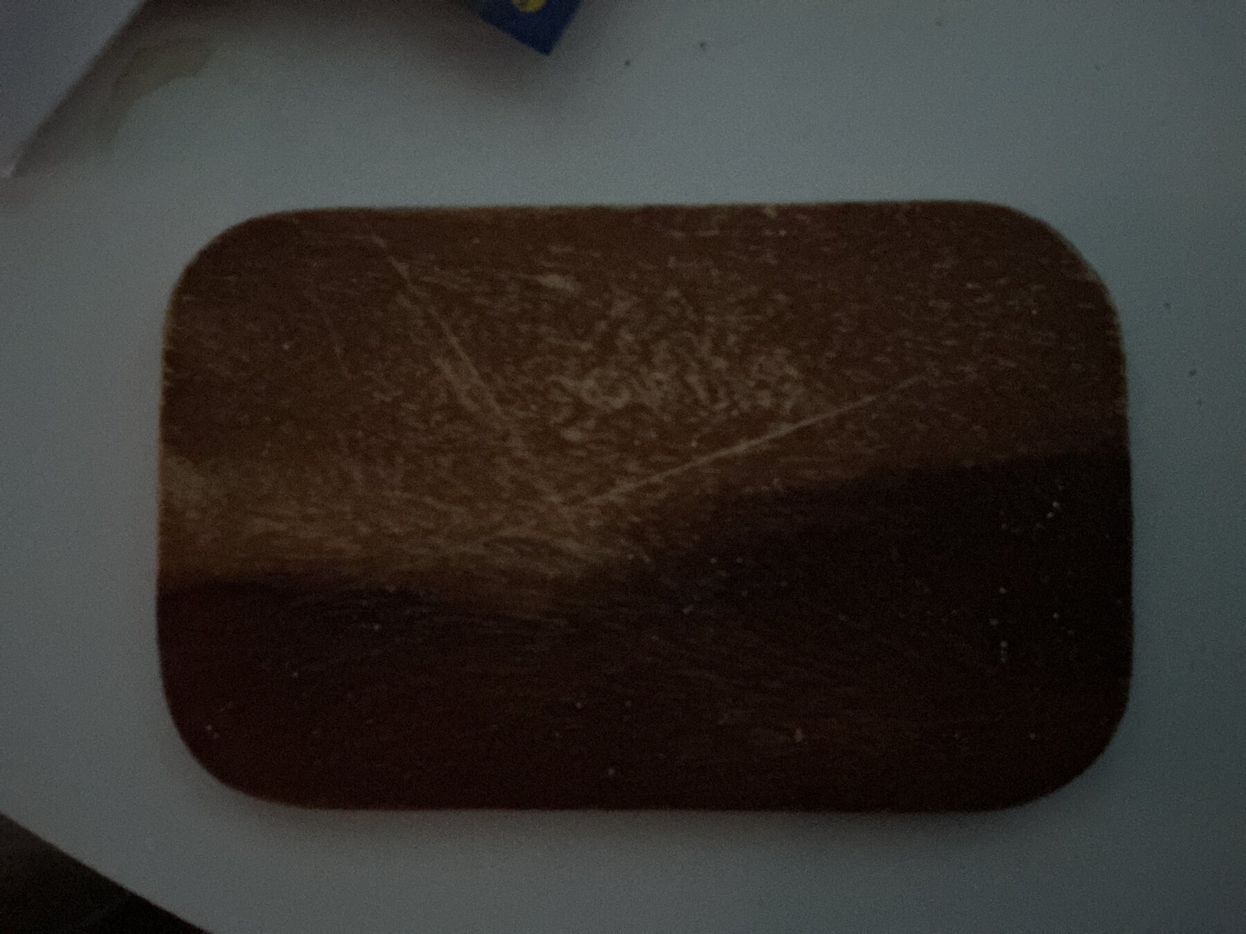 Pieni puinen lautanen tai leikkuulauta